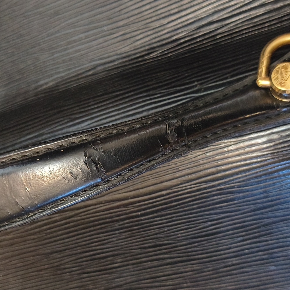 Louis Vuitton Vintage Black Epi Leather Crossbody Bag - Marc Jacobs Collection - Picture 15 of 17